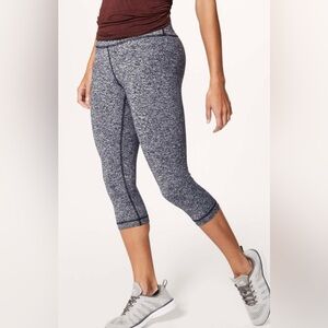 Lululemon wunder under hi rise 1/2 tight gray leggings size 2 crop 17” cropped